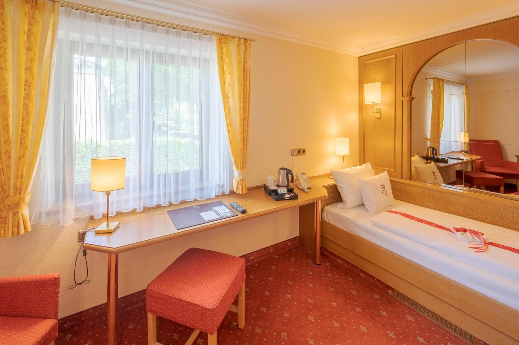 Hotel Am Schlosspark Zum Kurfuerst Oberschleißheim Dış mekan fotoğraf