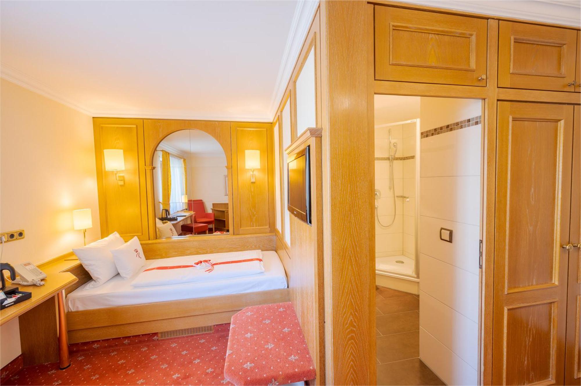Hotel Am Schlosspark Zum Kurfuerst Oberschleißheim Dış mekan fotoğraf