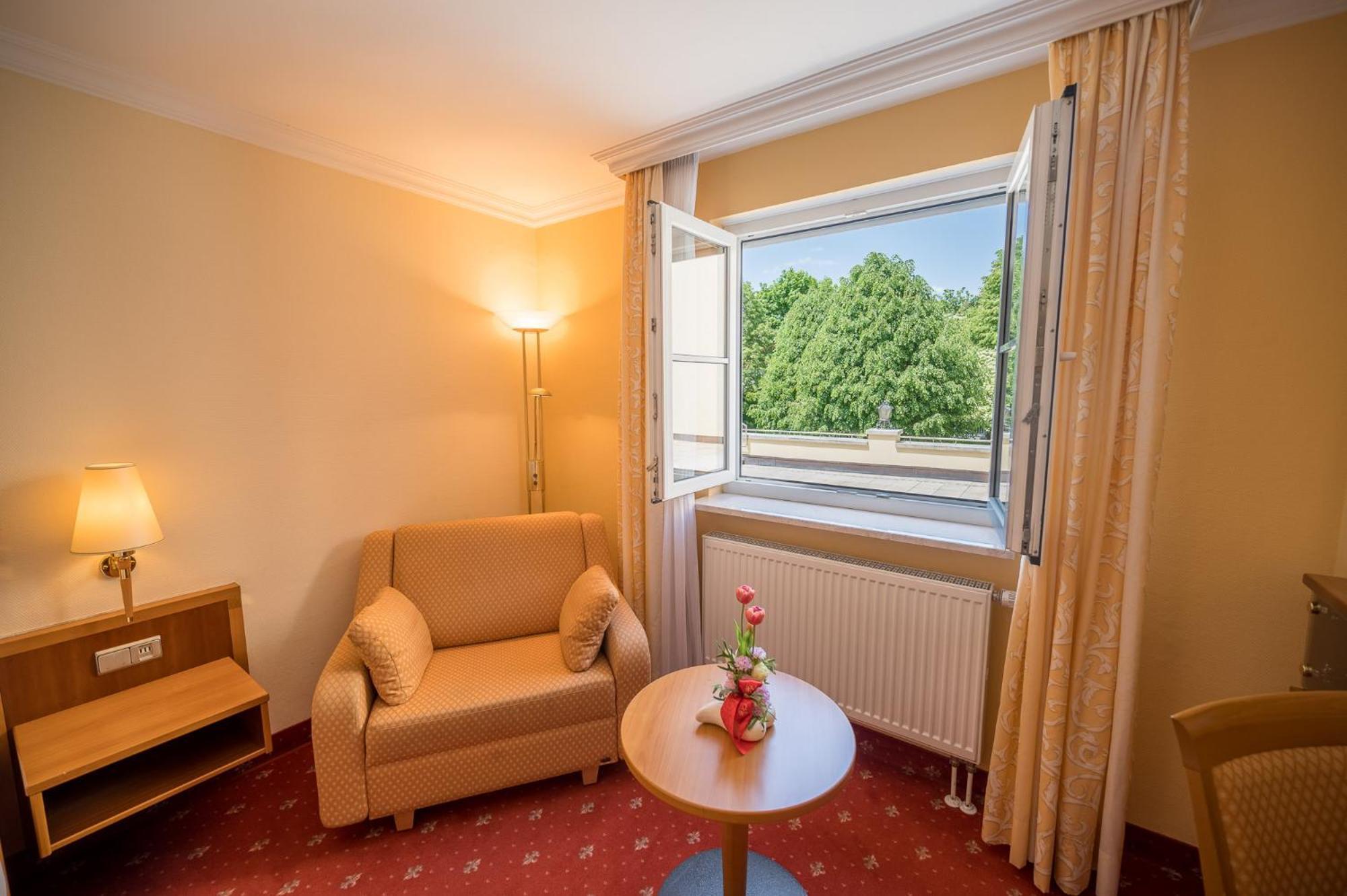 Hotel Am Schlosspark Zum Kurfuerst Oberschleißheim Dış mekan fotoğraf