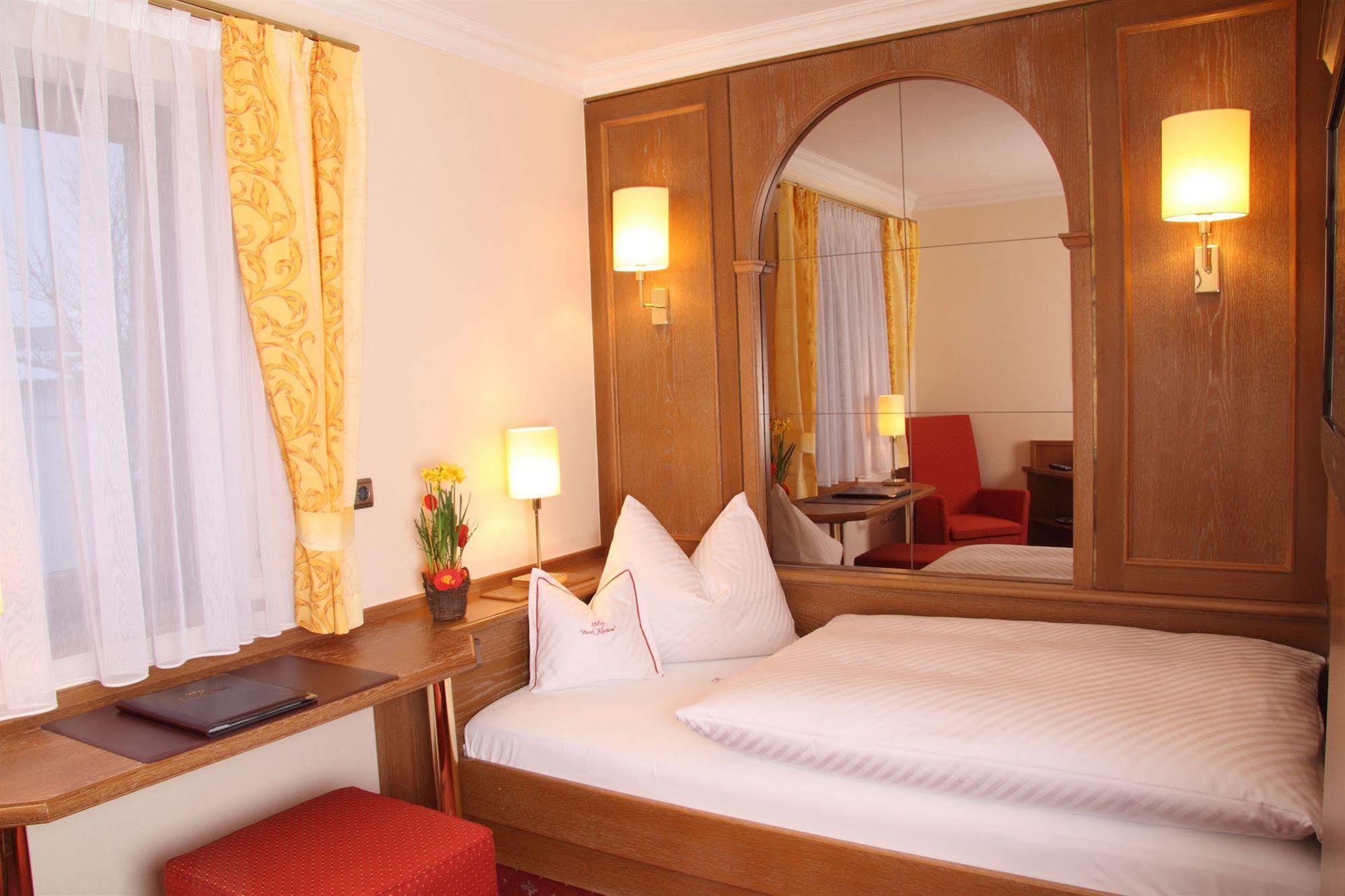 Hotel Am Schlosspark Zum Kurfuerst Oberschleißheim Dış mekan fotoğraf